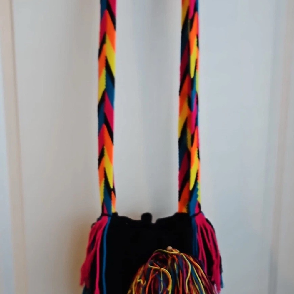 Beautiful Hand Made Wayuu Crochet Bags from Colombia - Picture 3 of 3